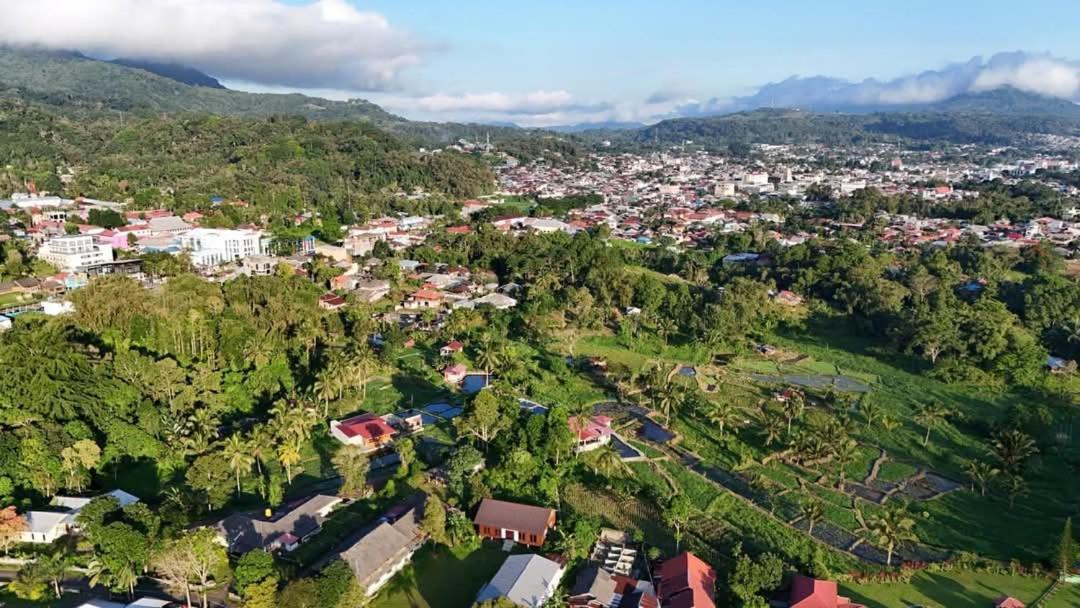 Talaga Tomohon Home Stay And Fishing Pond Exterior photo